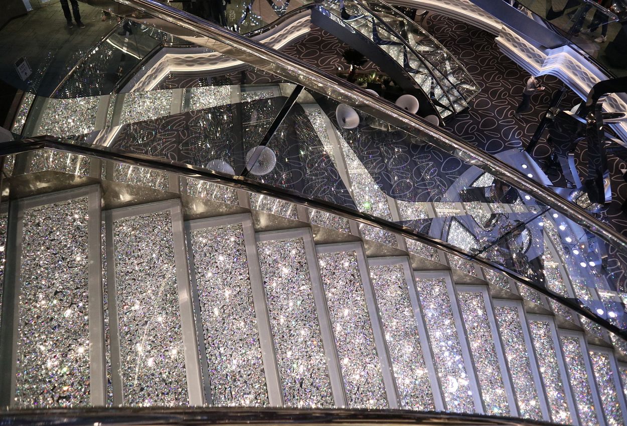MSC Grandiosa Svarowski Treppe