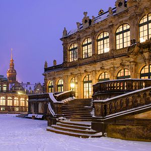 Zwinger Palace in Dresden winter night_AdobeStock_107822383  ©river34