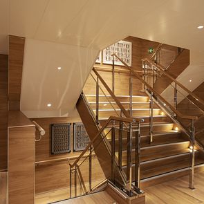 Le Lapérouse_Allgemein & Bilder_innen_Treppenhaus_©Christ