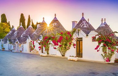 Q:\Destinationen\Italien\Apulien\Alberobello\Alberobello_AdobeStock_166064129©Balate Dorin.jpeg