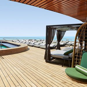 Celestyal Journey_Sport und Wellness_Pooldeck_©Celestyal Cruises