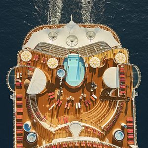 AIDAcosma Pool Deck 1