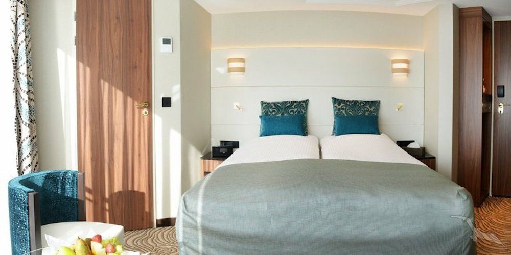 MS Anesha - Phoenix Flusskreuzfahrten - Zweibett Suite außen mit frz. Balkon Saturndeck (F)