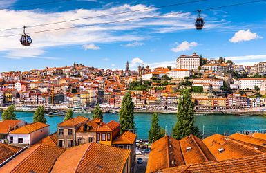 Altstadt_Douro shutterstock 365359853©ESB Professional