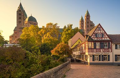 Q:\Destinationen\Deutschland\Speyer\Speyer_Dom_Herbst_AdobeStock_230411591 © Dirk_abo.jpeg
