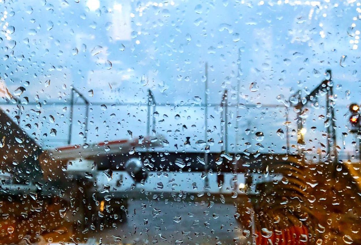 Brückendurchfahrt auf der verregneten Hunte