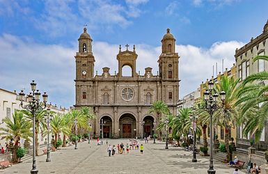 Las Palmas auf Gran Canaria Spanien mit Blick auf die Kathedrale Santa Ana 
