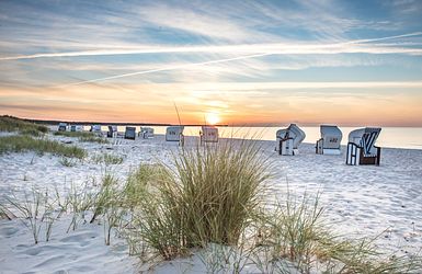 Ein Strandkorb am Strand