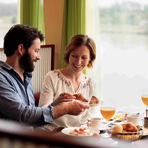 Essen und Trinken Paar Frühstück