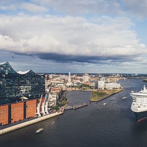 Queen Mary 2 in Hamburg