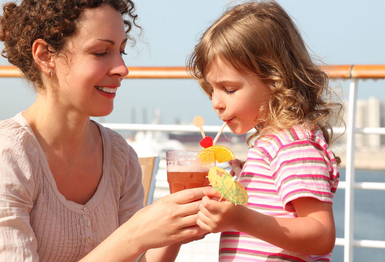 Mutter und Tochter an Bord