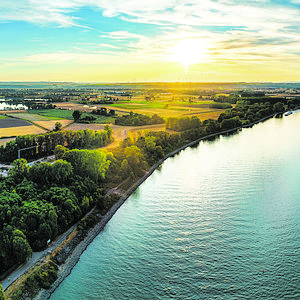Rhein_zwischenMainzundWorms_AdobeStock_218170891 © apfelweile_ztv5