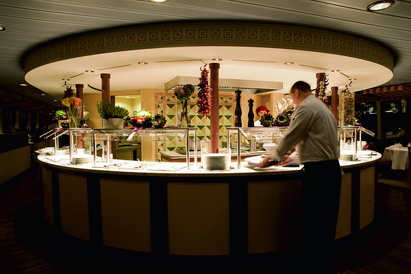 Buffet Bereich auf dem Flusskreuzfahrtschiff A-ROSA BELLA, A-ROSA DONNA und A-ROSA MIA