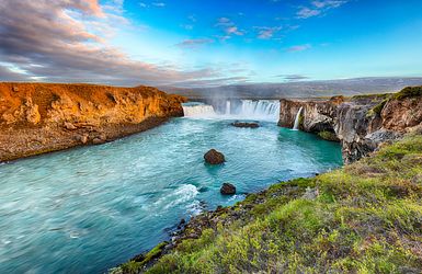 Blick auf den Godafoss Wasserfall 